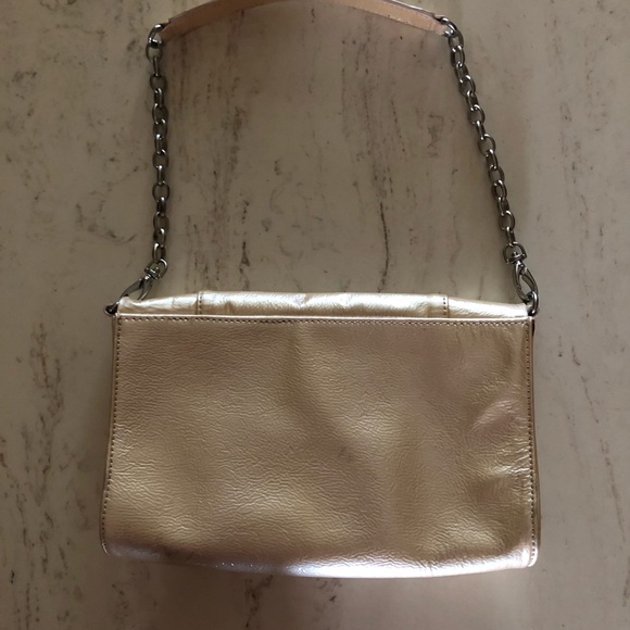 CREAM PATENT LEATHER SHOULDER BAG BY BAEKGAARD - Picture 2 of 5